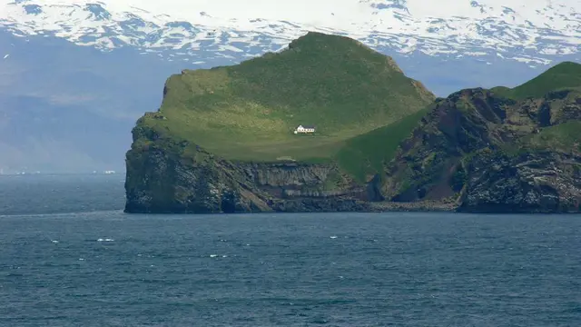 Misteri Bangunan Bercat Putih yang Disebut Rumah Paling Sepi di Dunia di Islandia