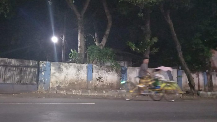 Cerita Warga Dilempari Kerikil Pocong Penghuni Gedung Bekas RSUD Bangil Pasuruan Baca artikel detiknews, "Cerita Warga Dilempari Kerikil Pocong Penghuni Gedung Bekas RSUD Bangil Pasuruan" selengkapnya https://news.detik.com/berita-jawa-timur/d-5755795/cerita-warga-dilempari-kerikil-pocong-penghuni-gedung-bekas-rsud-bangil-pasuruan. Download Apps Detikcom Sekarang https://apps.detik.com/detik/