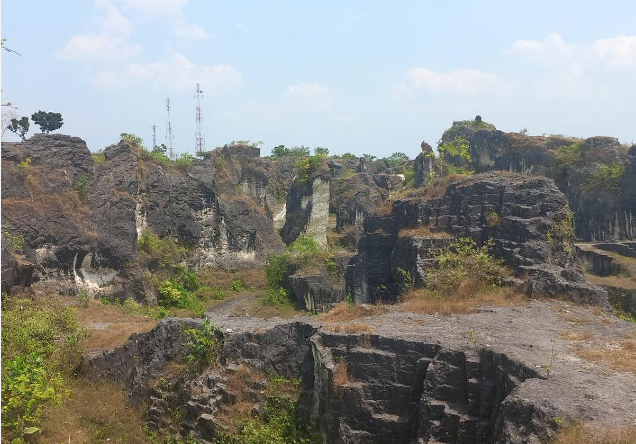 Cerita Angkernya Gunung Pegat di Ponorogo