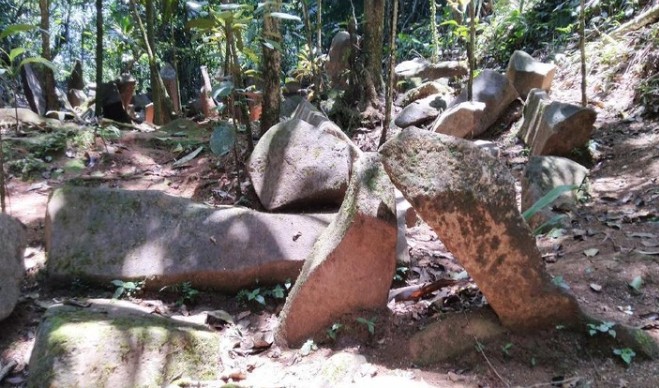 Baca artikel detikTravel, "Foto: Bebatuan Megalitikum yang Penuh Misteri di Ciamis" selengkapnya https://travel.detik.com/fototravel/d-4255532/foto-bebatuan-megalitikum-yang-penuh-misteri-di-ciamis. Download Apps Detikcom Sekarang https://apps.detik.com/detik/