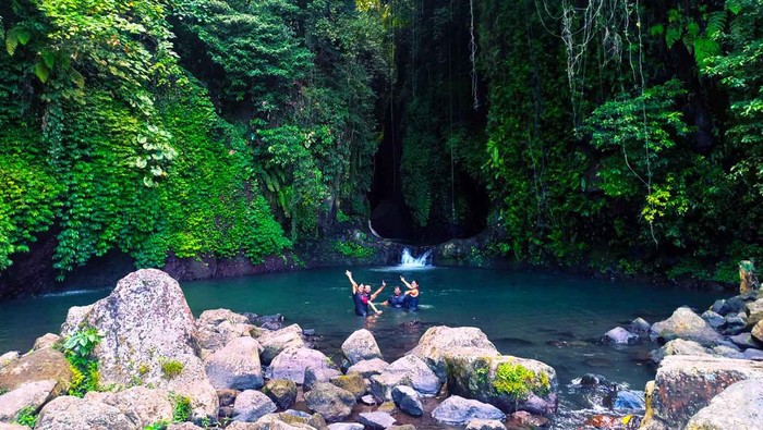 Berbuat Tak Senonoh di Blue Lagoon, Turis Asing Langsung Kesurupan