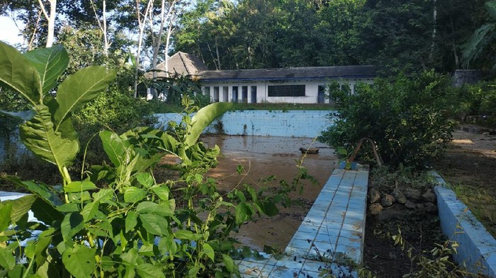 Cerita Horor Kolam Renang Mangkrak di Tamperan Pacitan Bikin Merinding