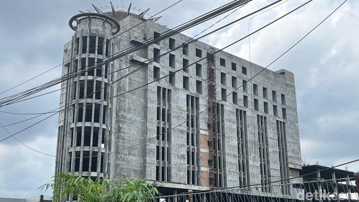 Misteri Gedung Megah di Medan, Dibiarkan Terbengkalai Puluhan Tahun